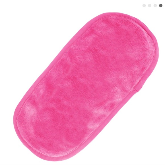 The Original MakeUp Eraser® Makeup Remover Cloths - (Pink & Chic Black) Set of 2 - Picture 8 of 12